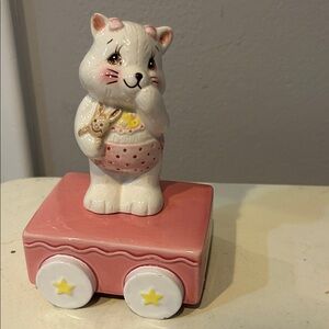 Vintage 1989 musical Ceramic cat holding a squirrel by Schmidt